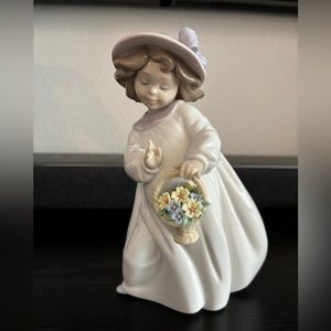 Vintage Lladro #6685 Glossy Porcelain Figurine Mimosa Alegre Happiness NEW